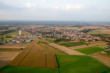 Vue aérienne de Rœschwoog dans le département Bas Rhin, France