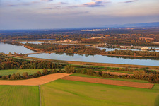 Vue aérienne de Écluse du Rhin et EnBW Energie Baden-Württemberg AG, centrale électrique du Rhin d'Iffezheim à Beinheim dans le département Bas Rhin, France