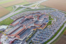 Centre commercial Roppenheim The Style Outlets à Roppenheim dans le département Bas Rhin, France vue d'en haut