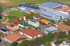 Vue aérienne de Zone industrielle Gereutäcker avec HGGS LaserCUT GmbH & Co. KG et FENNEK à Hatzenbühl dans le département Rhénanie-Palatinat, Allemagne