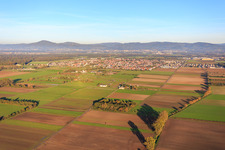 Vue aérienne de Vue de la ville depuis l'ouest à le quartier Kleinhausen in Einhausen dans le département Hesse, Allemagne