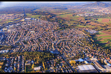 Vue aérienne de Vue de la ville depuis le sud à Lorsch dans le département Hesse, Allemagne