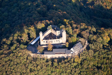 Vue aérienne de Ruines et vestiges des murs de l'ancien complexe du château et de la forteresse Auerbach de Schloss Auerbach GmbH dans le quartier d'Alsbach à Alsbach-Hähnlein à le quartier Auerbach in Bensheim dans le département Hesse, Allemagne