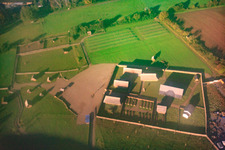 Vue aérienne de Laboratoire en plein air Lauresham Village d'aventure celtique au monastère à Lorsch dans le département Hesse, Allemagne