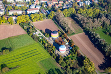 Vue aérienne de Installation de stockage de gaz naturel des services publics municipaux à Rastatt dans le département Bade-Wurtemberg, Allemagne