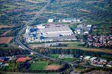 Vue aérienne de Locaux de l'usine de panneaux de particules Kronospan GmbH à Bischweier dans le département Bade-Wurtemberg, Allemagne