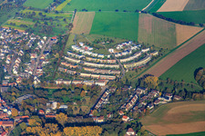 Vue aérienne de Développement de logements concentriques Fifty Acres à le quartier Hohenwettersbach in Karlsruhe dans le département Bade-Wurtemberg, Allemagne
