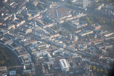 Vue aérienne de Place Friedrichsplatz à le quartier Innenstadt-West in Karlsruhe dans le département Bade-Wurtemberg, Allemagne