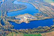 Vue aérienne de Centrale à béton Lithonplus GmbH & Co. KG au lac de carrière Eggenstein à le quartier Eggenstein in Eggenstein-Leopoldshafen dans le département Bade-Wurtemberg, Allemagne