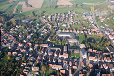 Vue d'oiseau de Soultz-sous-Forêts dans le département Bas Rhin, France