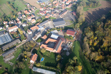 Vue d'oiseau de Niederrœdern dans le département Bas Rhin, France