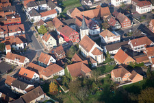 Niederrœdern dans le département Bas Rhin, France vu d'un drone