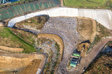 Vue aérienne de Site de la décharge de déchets déversés à Schaffhouse-près-Seltz à Schaffhouse-près-Seltz dans le département Bas Rhin, France