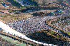 Vue aérienne de Site de la décharge de déchets déversés à Schaffhouse-près-Seltz à Schaffhouse-près-Seltz dans le département Bas Rhin, France