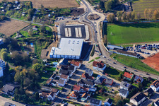 Vue aérienne de Match de football du SV Hagenbach sur le terrain dur du REWE à Hagenbach dans le département Rhénanie-Palatinat, Allemagne