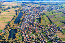 Vue aérienne de Vue du village de Tankgraben depuis l'ouest à le quartier Neuburg in Neuburg am Rhein dans le département Rhénanie-Palatinat, Allemagne