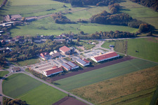 Vue aérienne de Centre commercial à le quartier Neulauterburg in Berg dans le département Rhénanie-Palatinat, Allemagne