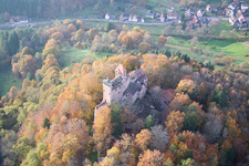 Erlenbach, château de Berwartstein à Erlenbach bei Dahn dans le département Rhénanie-Palatinat, Allemagne vue d'en haut