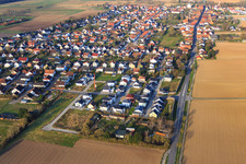 Nouvelle zone de développement de Holderbusch vue du nord-est à Minfeld dans le département Rhénanie-Palatinat, Allemagne vue d'en haut