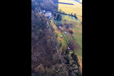 Otterbachtal, ferme de poulets bio au Hahnmühle à Kandel dans le département Rhénanie-Palatinat, Allemagne d'en haut