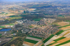 Vue aérienne de Neuhofen dans le département Rhénanie-Palatinat, Allemagne