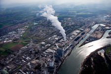 Vue aérienne de Chantier de construction de la nouvelle centrale électrique et des tours d'échappement de la centrale de cogénération GKM Block 6 dans le district de Neckarau à le quartier Rheinau in Mannheim dans le département Bade-Wurtemberg, Allemagne
