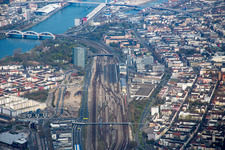 Vue aérienne de Gare centrale, château à le quartier Innenstadt in Mannheim dans le département Bade-Wurtemberg, Allemagne