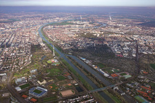 Vue aérienne de Quartier Neckarstadt-Ost in Mannheim dans le département Bade-Wurtemberg, Allemagne
