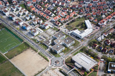 Photographie aérienne de Zone commerciale et implantation d'entreprises Track&Trace Academy et Europa Hotel dans le quartier d'Auerbach à Bensheim dans le département Hesse, Allemagne