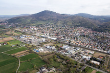Vue aérienne de Vue des rues et des maisons des quartiers résidentiels à le quartier Auerbach in Bensheim dans le département Hesse, Allemagne