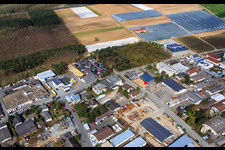 Vue aérienne de Zone industrielle de Sandwiesen avec service de remorquage et logistique de véhicules à Hedderich à le quartier Sandwiese in Alsbach-Hähnlein dans le département Hesse, Allemagne