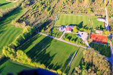 Vue aérienne de Terrain de football Steinweiler à Steinweiler dans le département Rhénanie-Palatinat, Allemagne