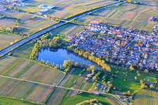 Vue aérienne de Kirrweiler dans le département Rhénanie-Palatinat, Allemagne