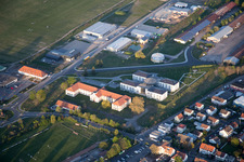 Vue aérienne de Académie du futur du Palatinat à le quartier Speyerdorf in Neustadt an der Weinstraße dans le département Rhénanie-Palatinat, Allemagne