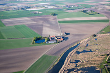 Photographie aérienne de Mückenhäuser Hof à le quartier Rheindürkheim in Worms dans le département Rhénanie-Palatinat, Allemagne