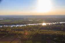 Vue aérienne de Biebesheim am Rhein dans le département Hesse, Allemagne