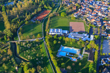Vue aérienne de Stockstadt am Rhein dans le département Hesse, Allemagne