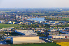 Vue aérienne de Biebesheim am Rhein dans le département Hesse, Allemagne