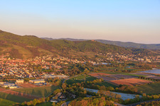 Vue aérienne de Vue de la ville depuis l'ouest à Zwingenberg dans le département Hesse, Allemagne