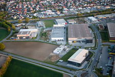 Vue aérienne de Entrepôts et bâtiments d'expédition Caterpillar à Lorsch dans le département Hesse, Allemagne