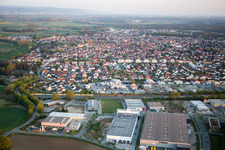 Vue oblique de Vue des rues et des maisons des quartiers résidentiels à Lorsch dans le département Hesse, Allemagne