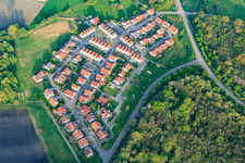 Vue aérienne de À l'école d'équitation à Wörth am Rhein dans le département Rhénanie-Palatinat, Allemagne