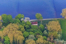 Vue aérienne de Goldgrund sur les rives du Rhin à le quartier Maximiliansau in Wörth am Rhein dans le département Rhénanie-Palatinat, Allemagne