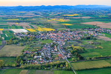 Vue aérienne de Vue de la ville depuis le sud à Kapsweyer dans le département Rhénanie-Palatinat, Allemagne