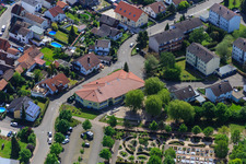 Vue aérienne de Jardin d'enfants municipal de Regenbogen à Hagenbach dans le département Rhénanie-Palatinat, Allemagne