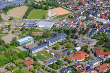 Vue aérienne de École primaire Hainbuchenschule Hagenbach à Hagenbach dans le département Rhénanie-Palatinat, Allemagne
