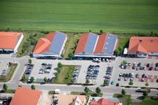 Centres commerciaux à le quartier Neulauterburg in Berg dans le département Rhénanie-Palatinat, Allemagne d'en haut