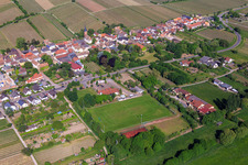 Vue aérienne de Terrain de sport de TuS 1906 Forst eV à le quartier Forst in Forst an der Weinstraße dans le département Rhénanie-Palatinat, Allemagne