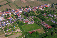 Vue aérienne de Terrain de sport de TuS 1906 Forst eV à le quartier Forst in Forst an der Weinstraße dans le département Rhénanie-Palatinat, Allemagne
