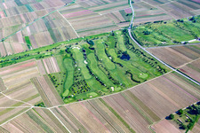 Terrain de golf à Dackenheim dans le département Rhénanie-Palatinat, Allemagne d'en haut